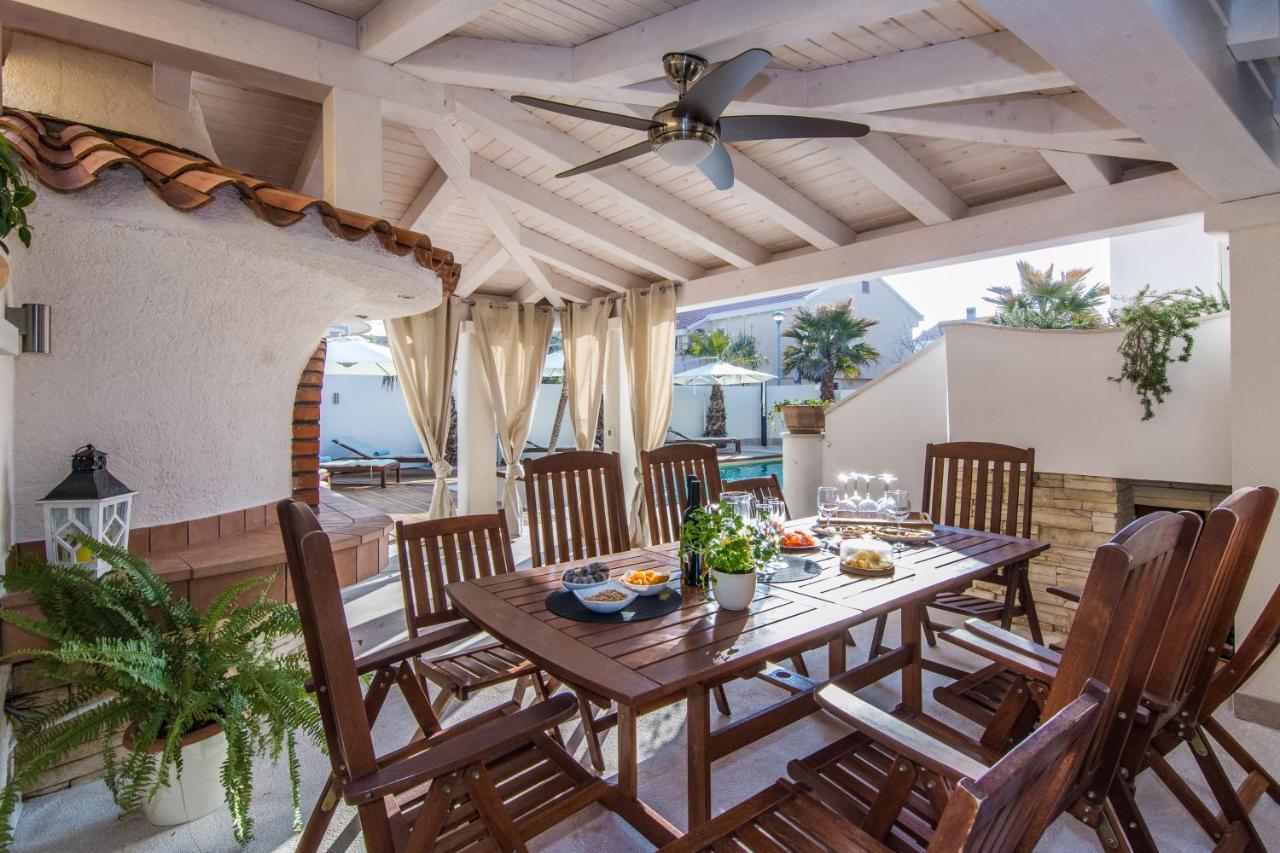 Apartments "Villa Antisin" With Heated Pool Zadar Exterior foto
