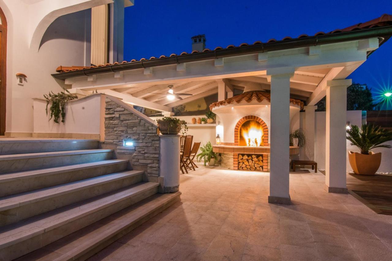 Apartments "Villa Antisin" With Heated Pool Zadar Exterior foto