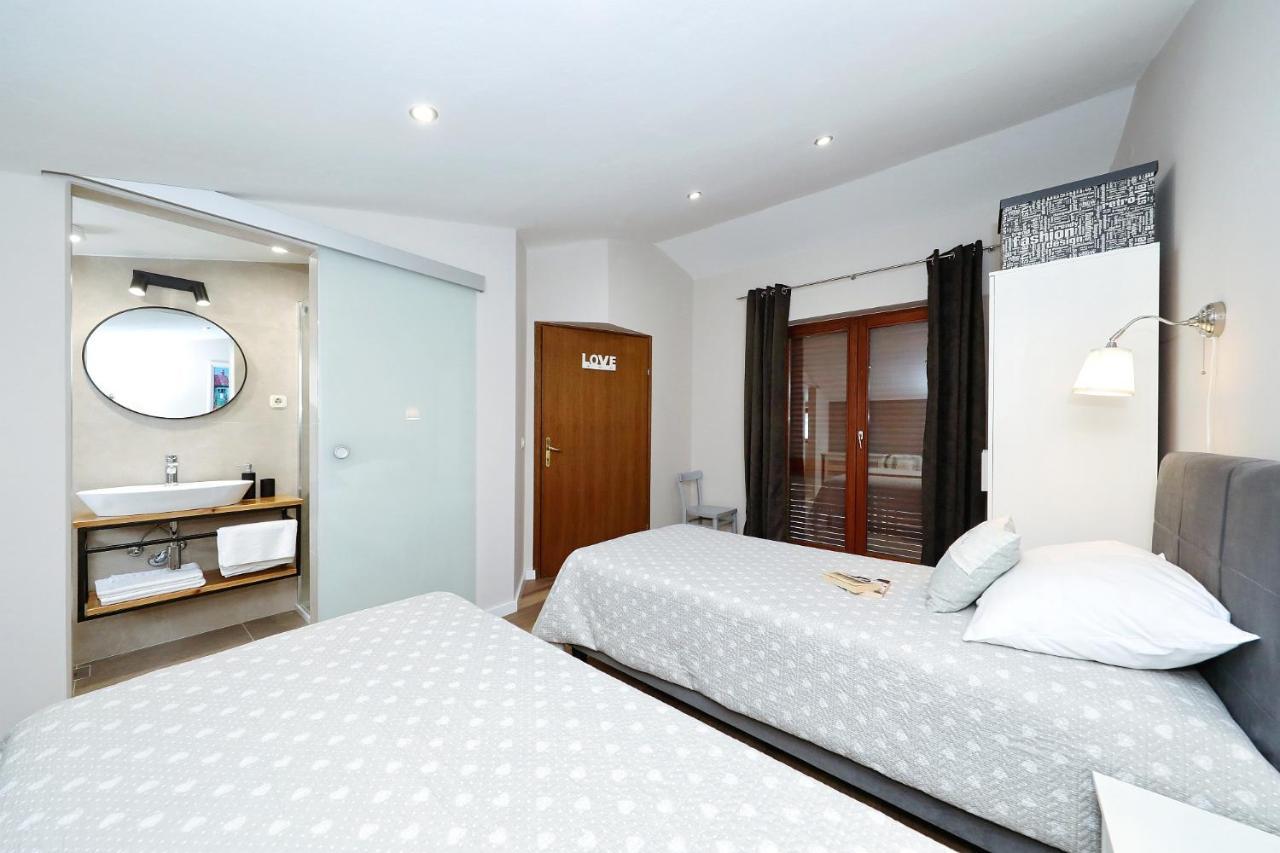 Apartments "Villa Antisin" With Heated Pool Zadar Exterior foto