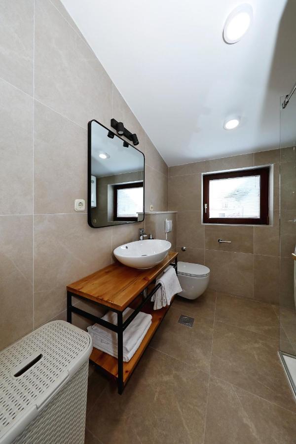 Apartments "Villa Antisin" With Heated Pool Zadar Exterior foto